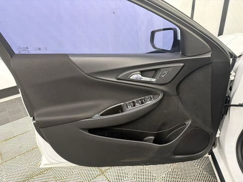 Used 2017 Chevrolet Malibu LT image 11