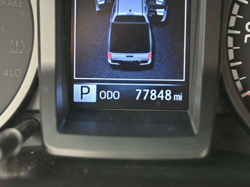 Used 2020 Toyota Tacoma TRD Sport image 17