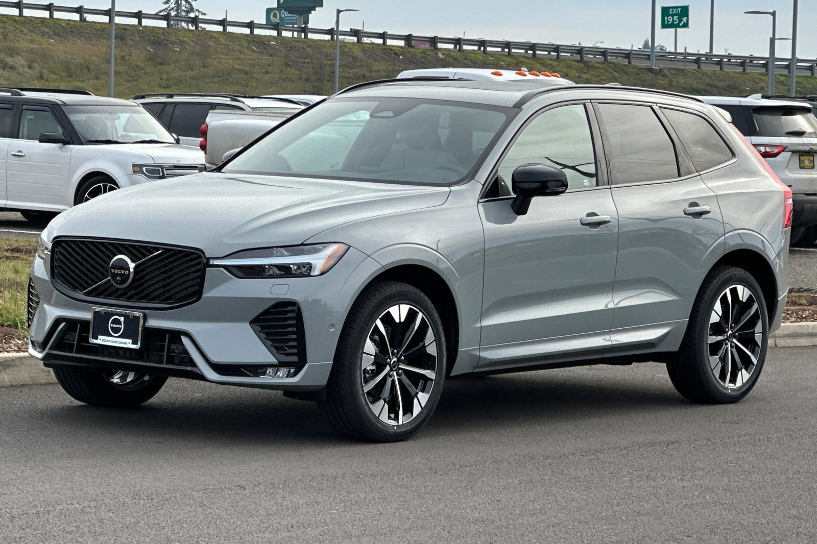 Used 2026 Volvo XC60 B5 Plus w/ Protection Package Premier AWD/4WD image 7