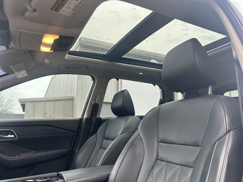 Used 2022 Nissan Rogue Platinum w/ Head-Up Display Package image 23