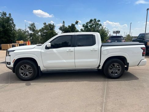 Certified 2025 Nissan Frontier SV w/ SV Convenience Package RWD image 2