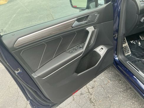 Used 2023 Volkswagen Tiguan SEL R-Line image 36