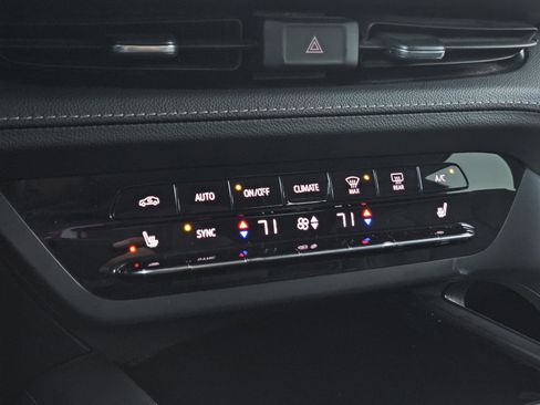 Used 2023 Buick Envision Essence image 24