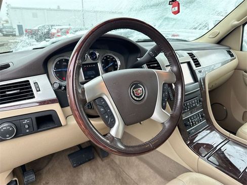 Used 2013 Cadillac Escalade Luxury image 5