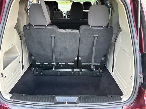 Used 2018 Dodge Grand Caravan SE w/ UConnect Hands-Free Group image 36