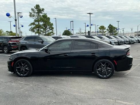 Used 2022 Dodge Charger SXT w/ Blacktop Package RWD image 6