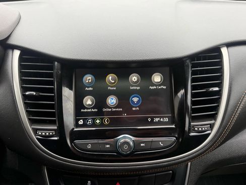 Used 2019 Chevrolet Trax LS image 17