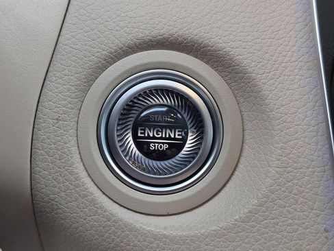 Used 2022 Mercedes-Benz GLC 300 w/ Premium Package Lite image 17