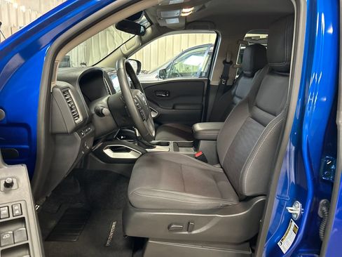 Used 2024 Nissan Frontier SV w/ Technology Package AWD/4WD image 17