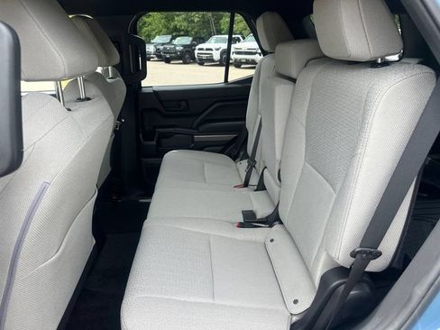 Used 2025 Toyota 4Runner SR5 AWD/4WD image 18
