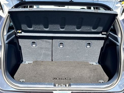 Used 2023 Hyundai Venue Limited FWD image 13