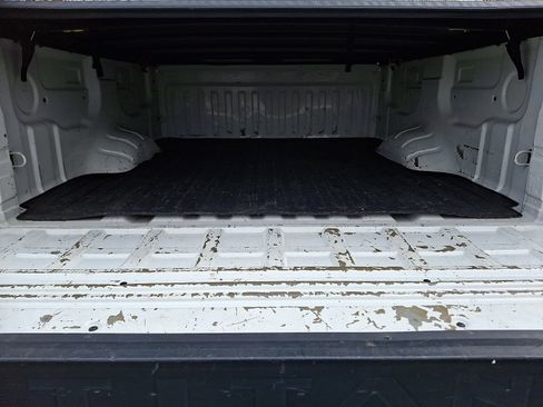 Used 2017 Nissan Titan S image 31