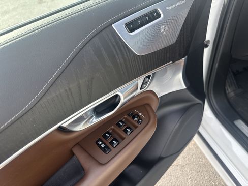 Used 2022 Volvo XC90 T8 Inscription image 16