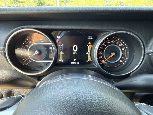 Used 2018 Jeep Wrangler Unlimited Sahara AWD/4WD image 31