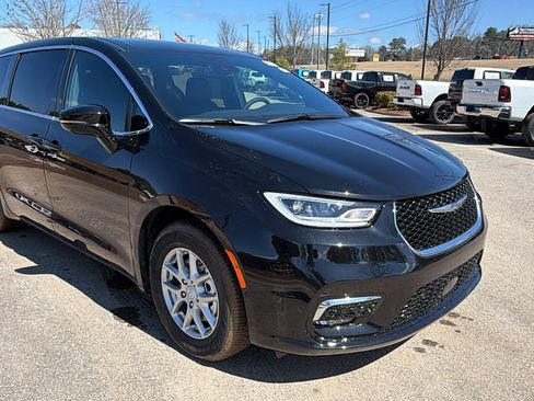 New 2026 Chrysler Pacifica Select image 5