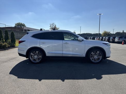 Used 2023 Acura MDX SH-AWD w/ Advance Package image 11