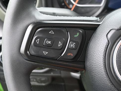 Used 2025 Jeep Gladiator Mojave AWD/4WD image 17