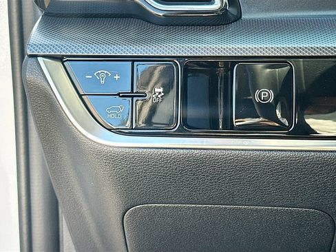 Certified 2025 Kia Sportage SX FWD image 10