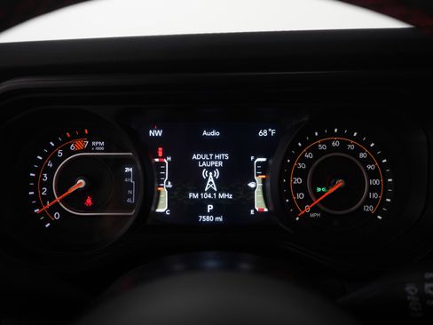 Used 2024 Jeep Wrangler Unlimited Rubicon w/ Convenience Group AWD/4WD image 28
