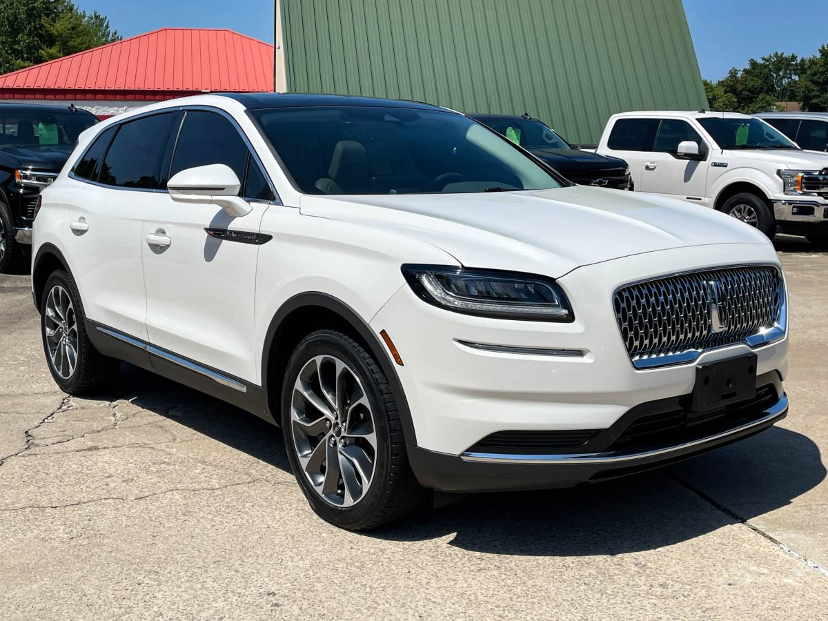Used 2021 Lincoln Nautilus Reserve AWD/4WD image 2