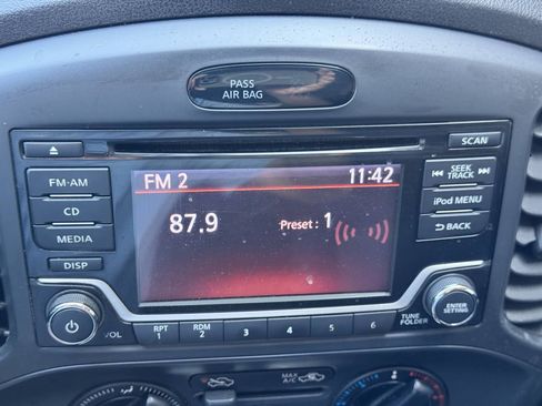 Used 2017 Nissan Juke S FWD image 39