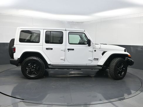 Used 2022 Jeep Wrangler Unlimited Sahara AWD/4WD image 44