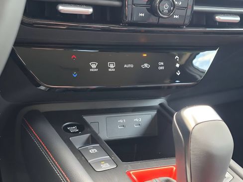 New 2026 Nissan Kicks SR AWD/4WD image 22