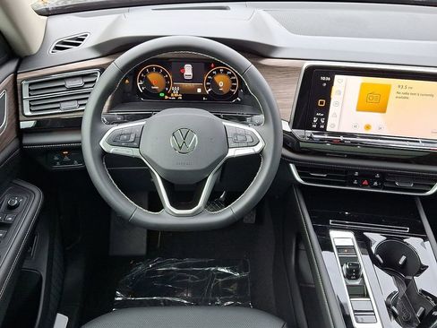 New 2026 Volkswagen Tiguan SE R-Line image 7