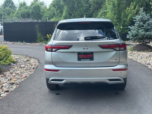 New 2025 Mitsubishi Outlander SE image 4