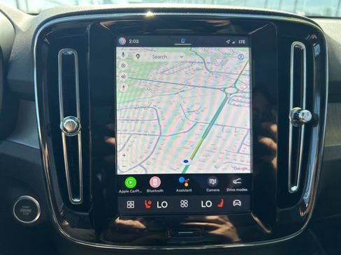 Certified 2025 Volvo XC40 B5 Plus AWD/4WD image 22