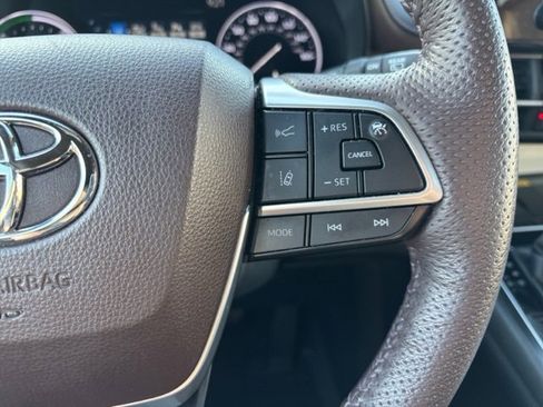 Used 2021 Toyota Sienna Platinum image 15