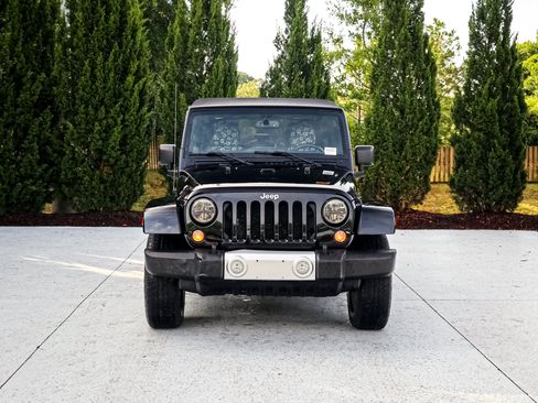 Used 2014 Jeep Wrangler Unlimited Sahara w/ Max Tow Package AWD/4WD image 3