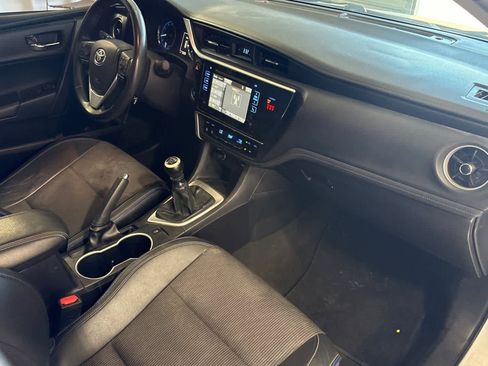 Used 2018 Toyota Corolla SE w/ Carpet Mat Package (TMS) FWD image 17
