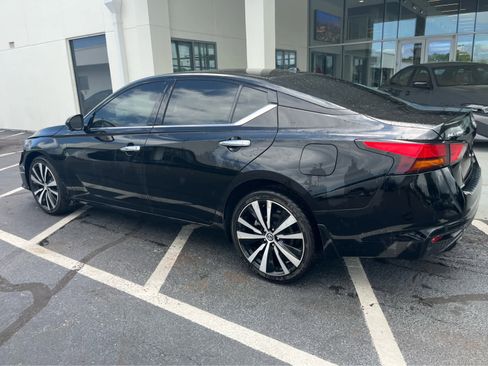 Used 2022 Nissan Altima 2.5 Platinum AWD/4WD image 6