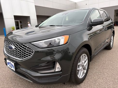 Used 2024 Ford Edge SEL w/ Convenience Package AWD/4WD image 2