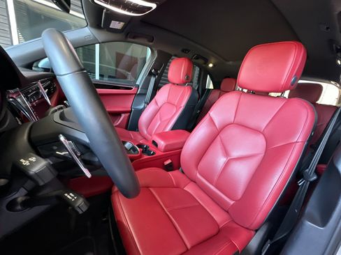 Certified 2025 Porsche Macan S AWD/4WD image 5