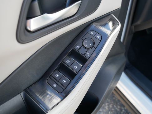 Used 2025 Nissan Rogue SV AWD/4WD image 19