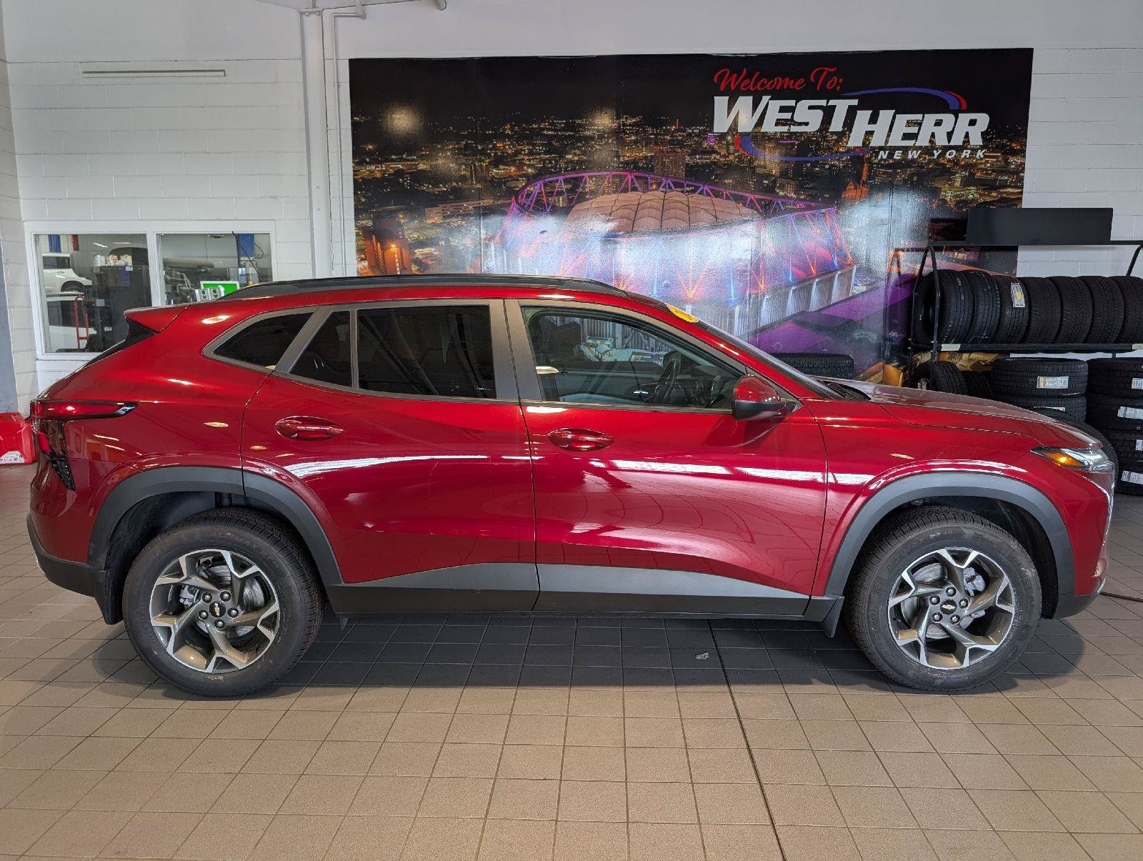Used 2025 Chevrolet Trax LT w/ LT Convenience Package FWD image 8