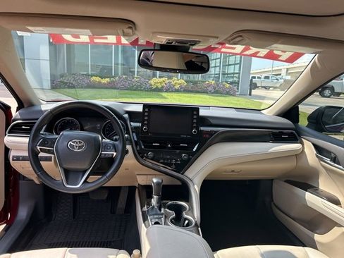 Used 2021 Toyota Camry XLE image 32