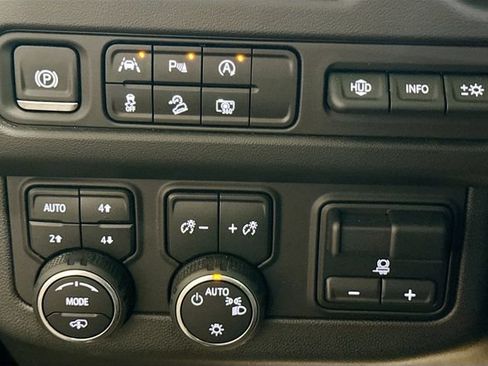 Used 2024 Chevrolet Tahoe High Country AWD/4WD image 11