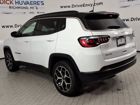 Used 2025 Jeep Compass Limited image 6