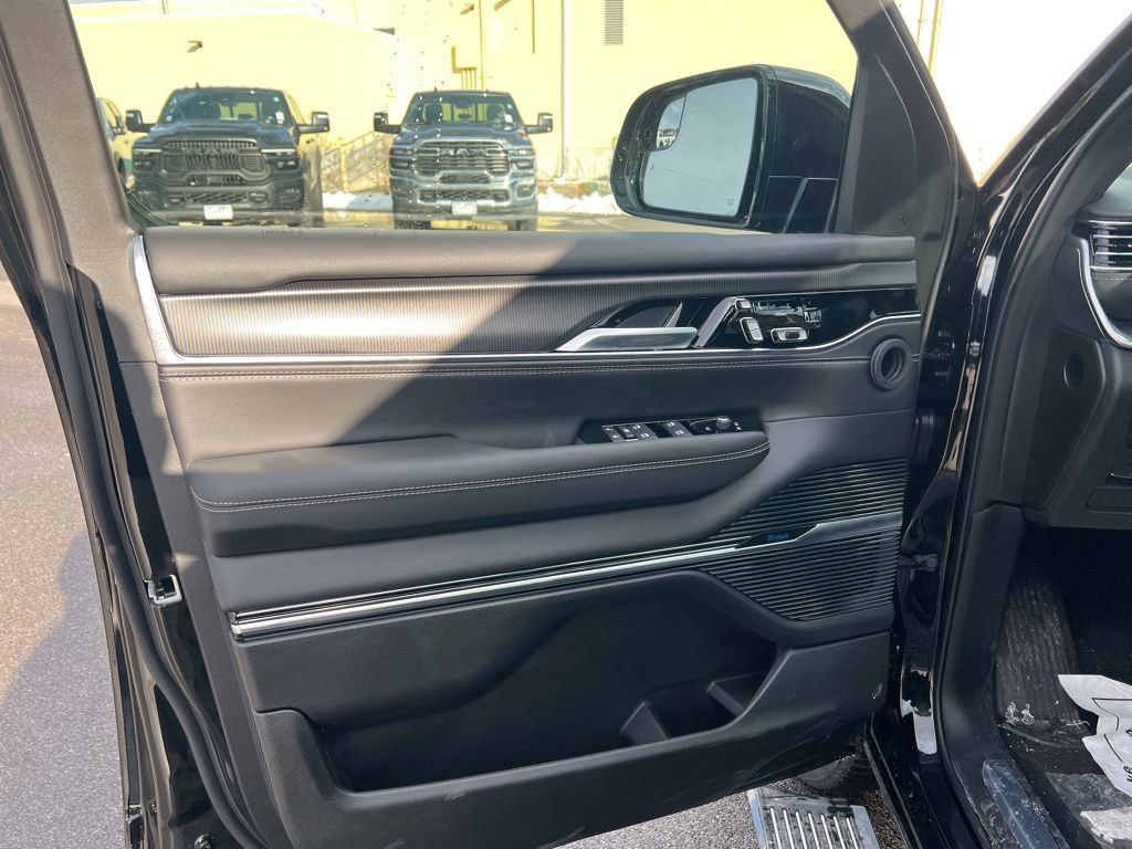 New 2026 Jeep Grand Wagoneer Summit AWD/4WD image 22