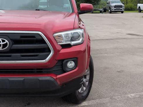 Used 2017 Toyota Tacoma SR5 w/ Tow Package AWD/4WD image 11