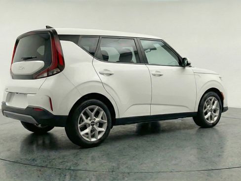 Used 2025 Kia Soul LX w/ LX Technology Package FWD image 9