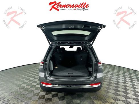 New 2025 Jeep Grand Cherokee Laredo X image 15