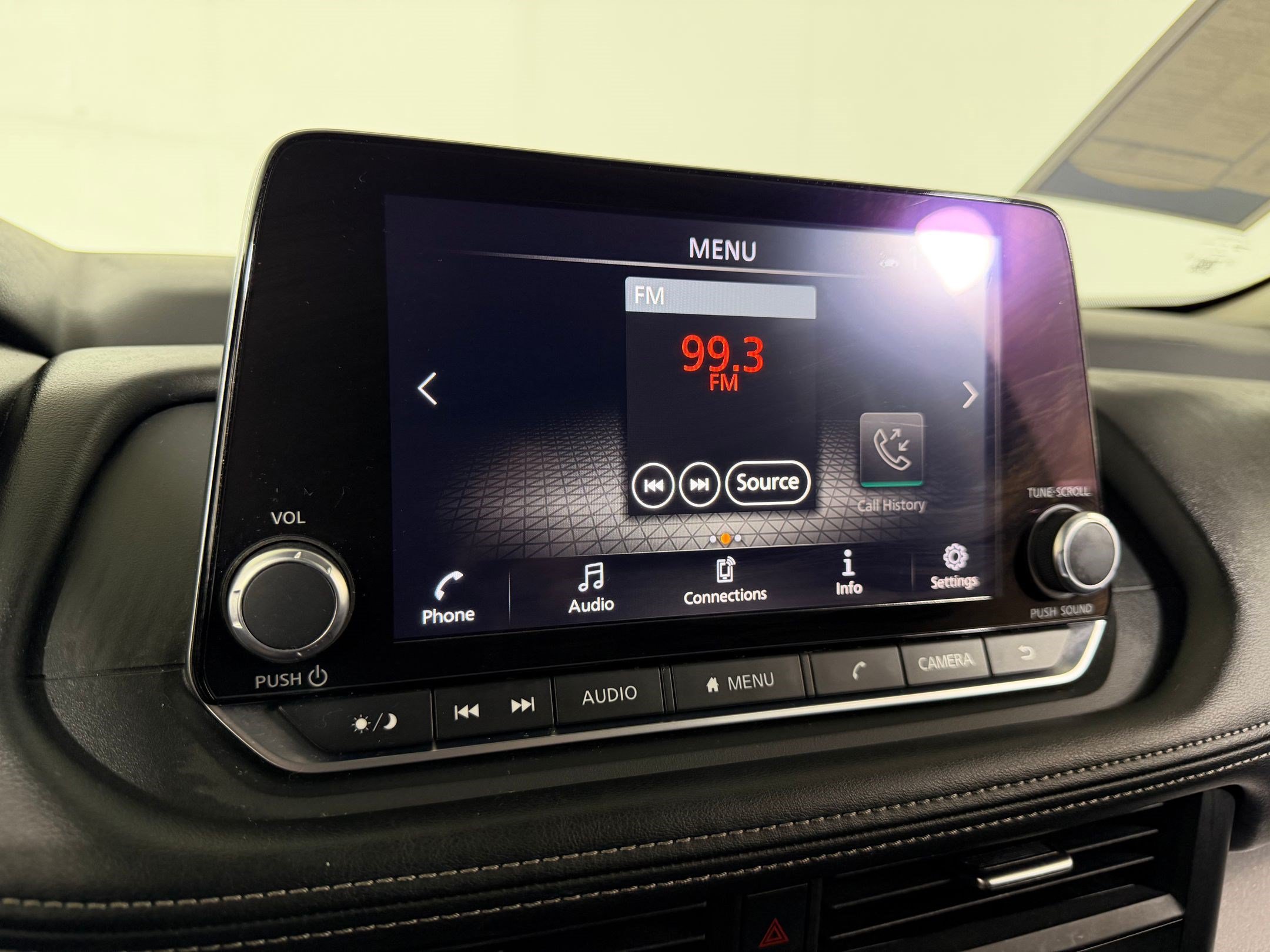 Used 2025 Nissan Rogue SV FWD image 15