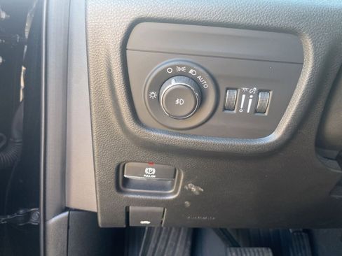 Used 2022 Jeep Grand Cherokee L Limited AWD/4WD image 15