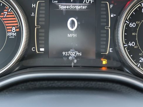 Used 2019 Jeep Cherokee Latitude w/ Cold Weather Group AWD/4WD image 4