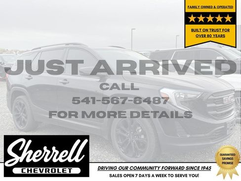 Used 2021 GMC Terrain SLE w/ Driver Convenience Package image 3