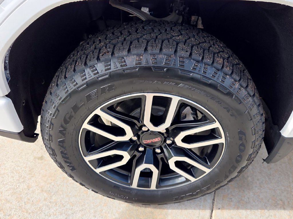 Used 2023 GMC Sierra 1500 AT4 w/ AT4 Premium Package AWD/4WD image 22